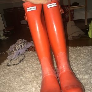 size 8 glossy tall hunter boots.